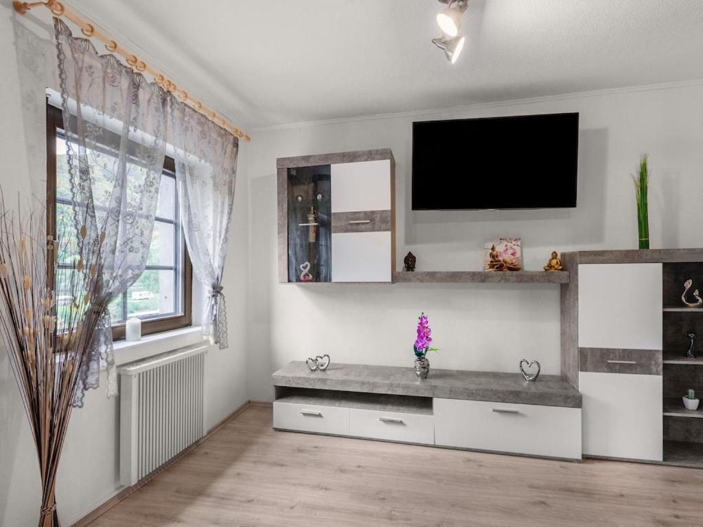 Serene Holiday Home In Nehren With A Beautiful Garden מראה חיצוני תמונה