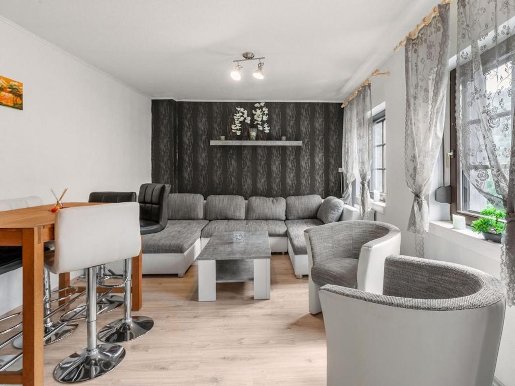 Serene Holiday Home In Nehren With A Beautiful Garden מראה חיצוני תמונה