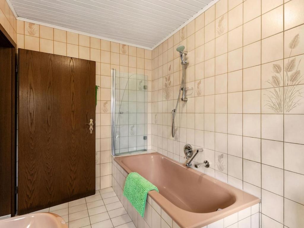 Serene Holiday Home In Nehren With A Beautiful Garden מראה חיצוני תמונה